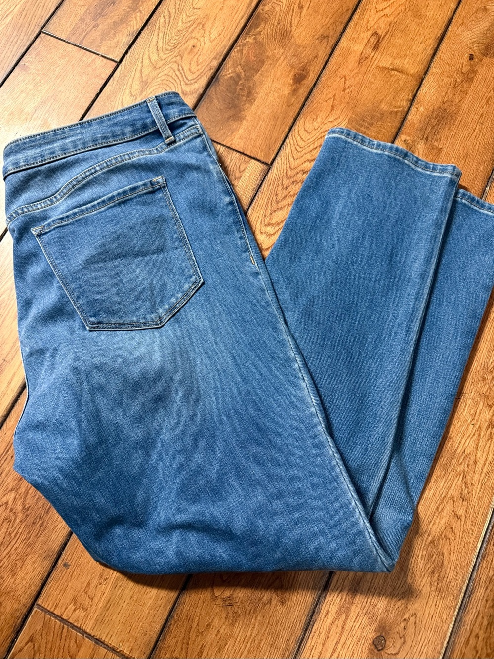 Old Navy Straight-Leg Women's Jeans in Medium Blue